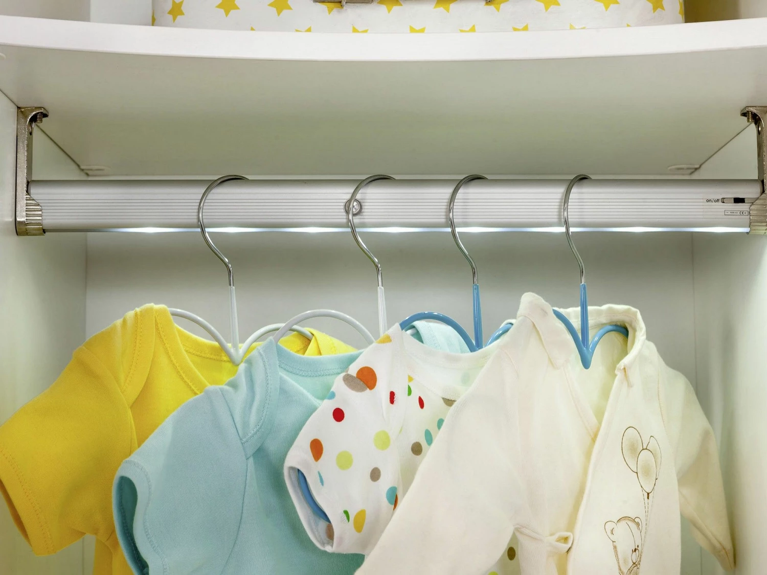 Armoire | 100% Mélaminé | 54cm De Profondeur | Rail Suspendu LED | Multicolore 6 Armoire | 100% Mélaminé | 54cm De Profondeur | Rail Suspendu LED | Multicolore – Image 6